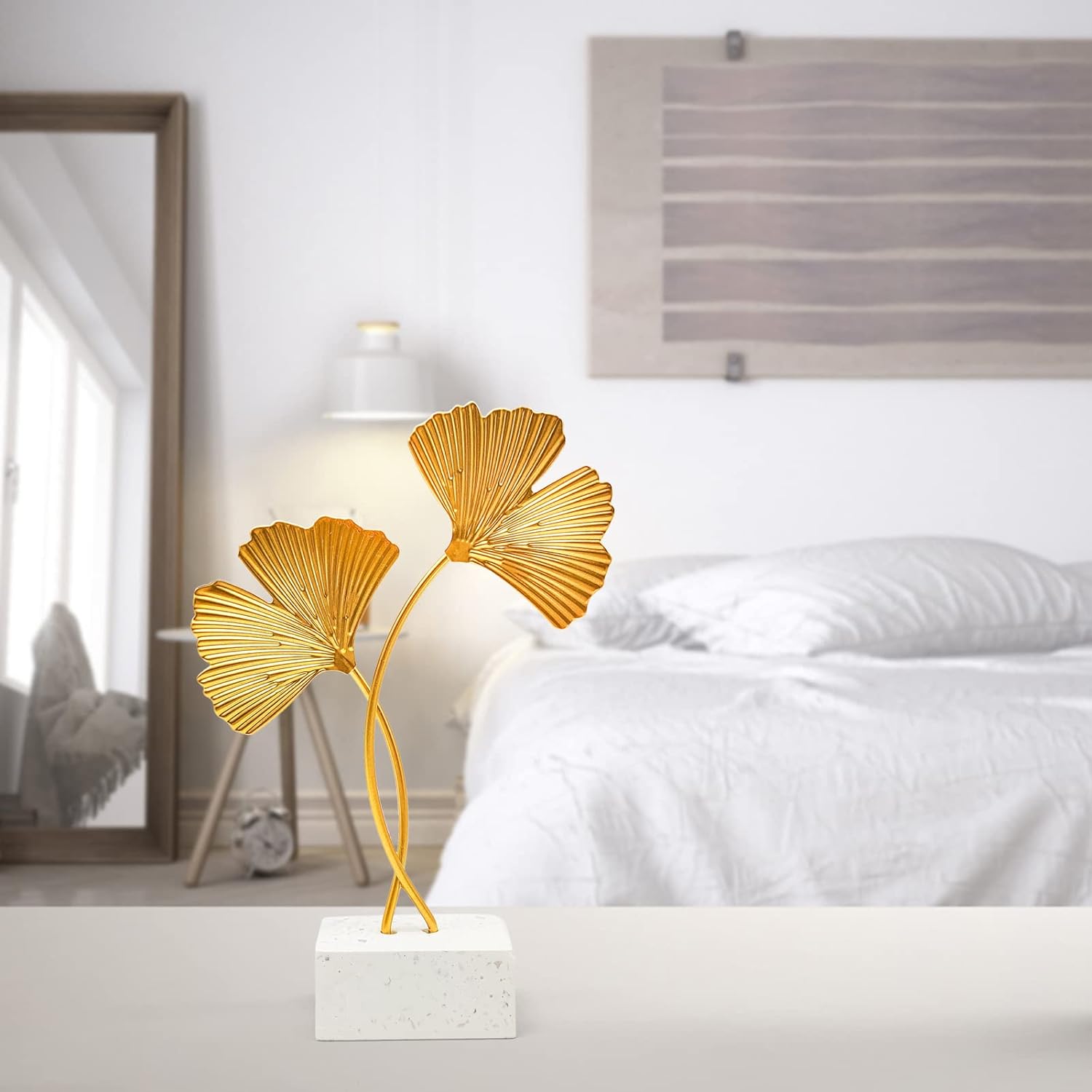 Metal Ginkgo Leaf Ornaments, Gold Ginkgo Leaf Desktop Decoration Sculpture, Modern Creative Home Décor Accents Statue for Office, Bedroom, Bookshelf