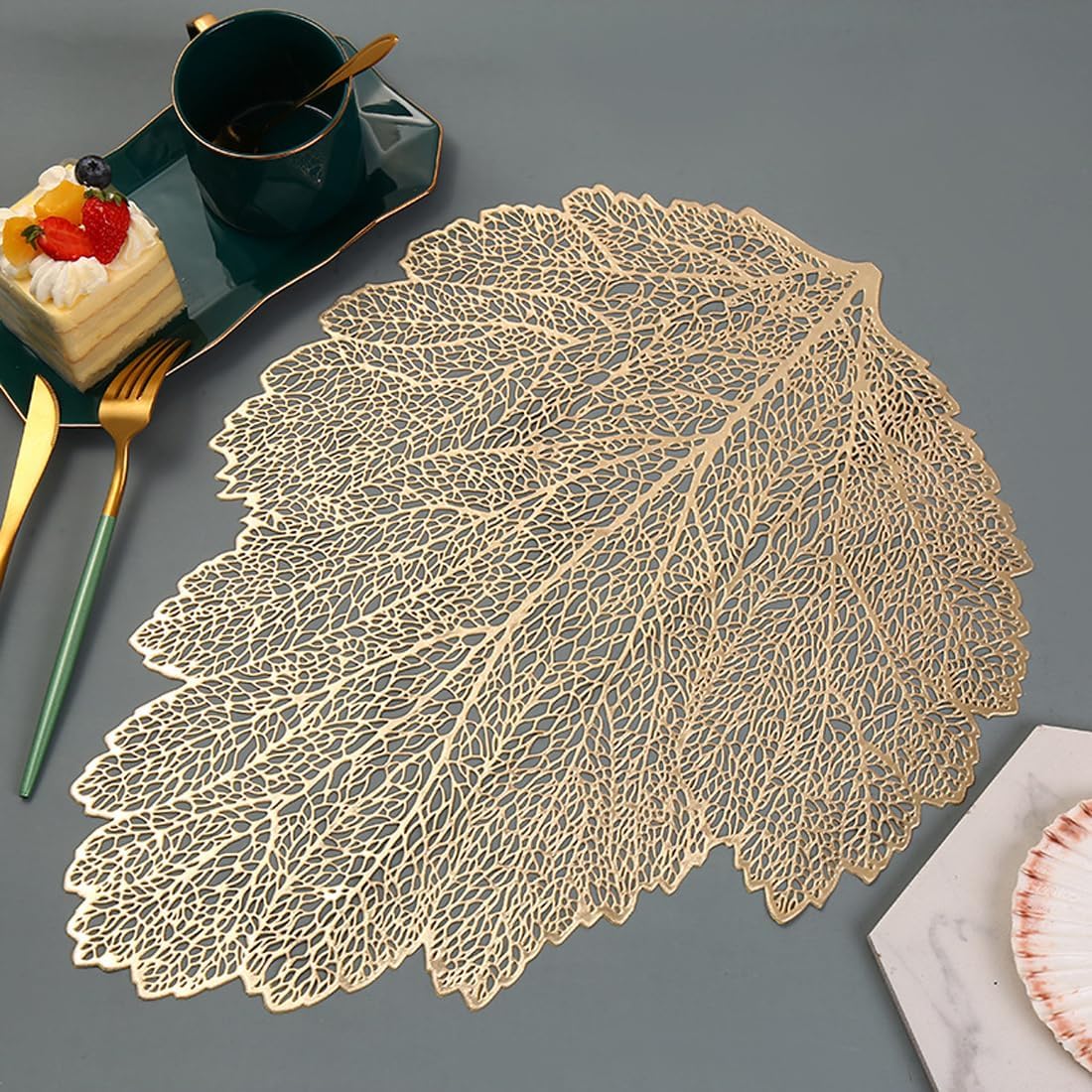 Leaves Placemats Set of 6, 15 Inch Metallic Vinyl Christmas Festival Lunch Mats Leaf Holiday Party Restaurant Home Table Decoration, Gold