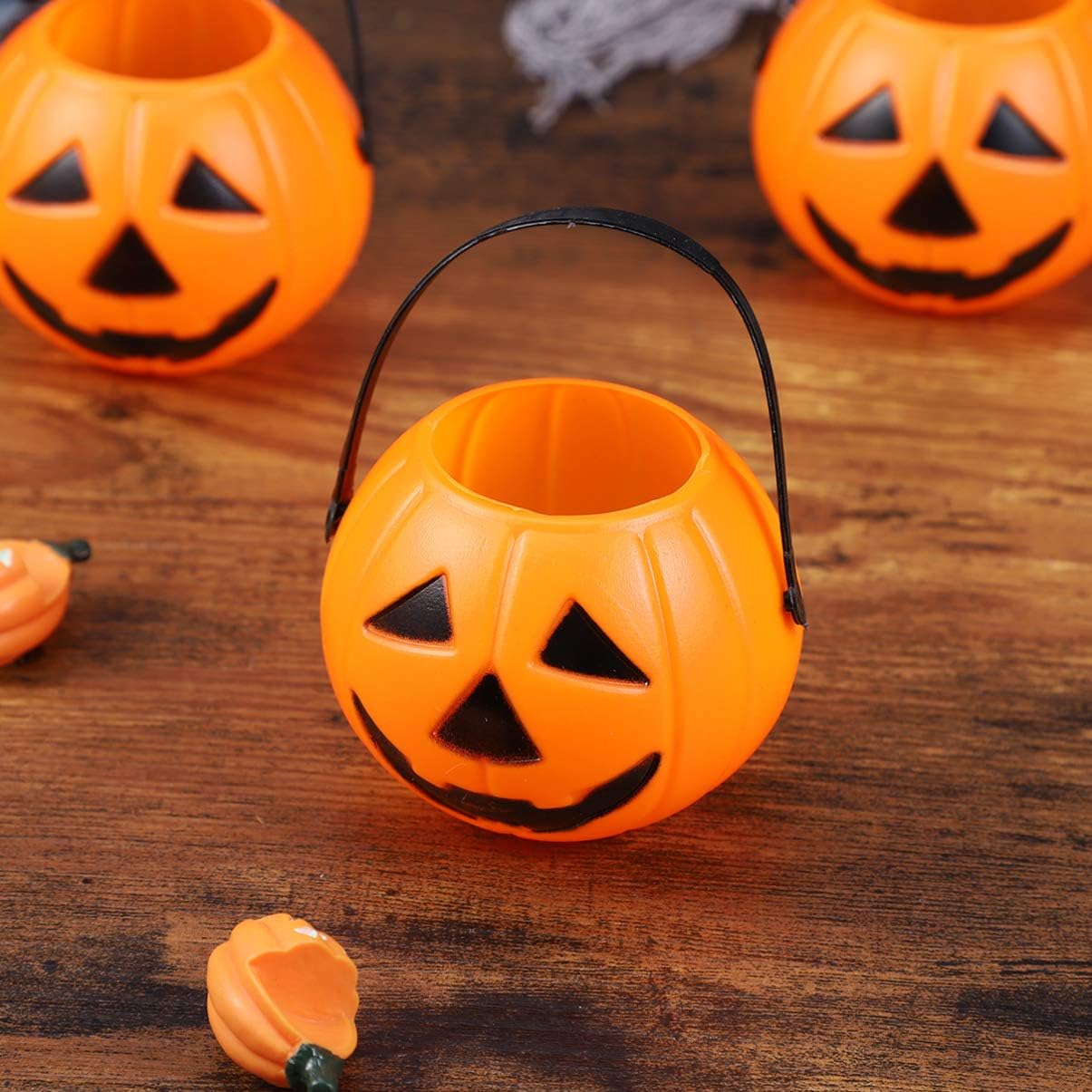 Halloween Candy Bucket/Pumpkin Bucket Portable Basket/Rick or Treat Bucket for Children/18 Halloween Party Decorative Supplies