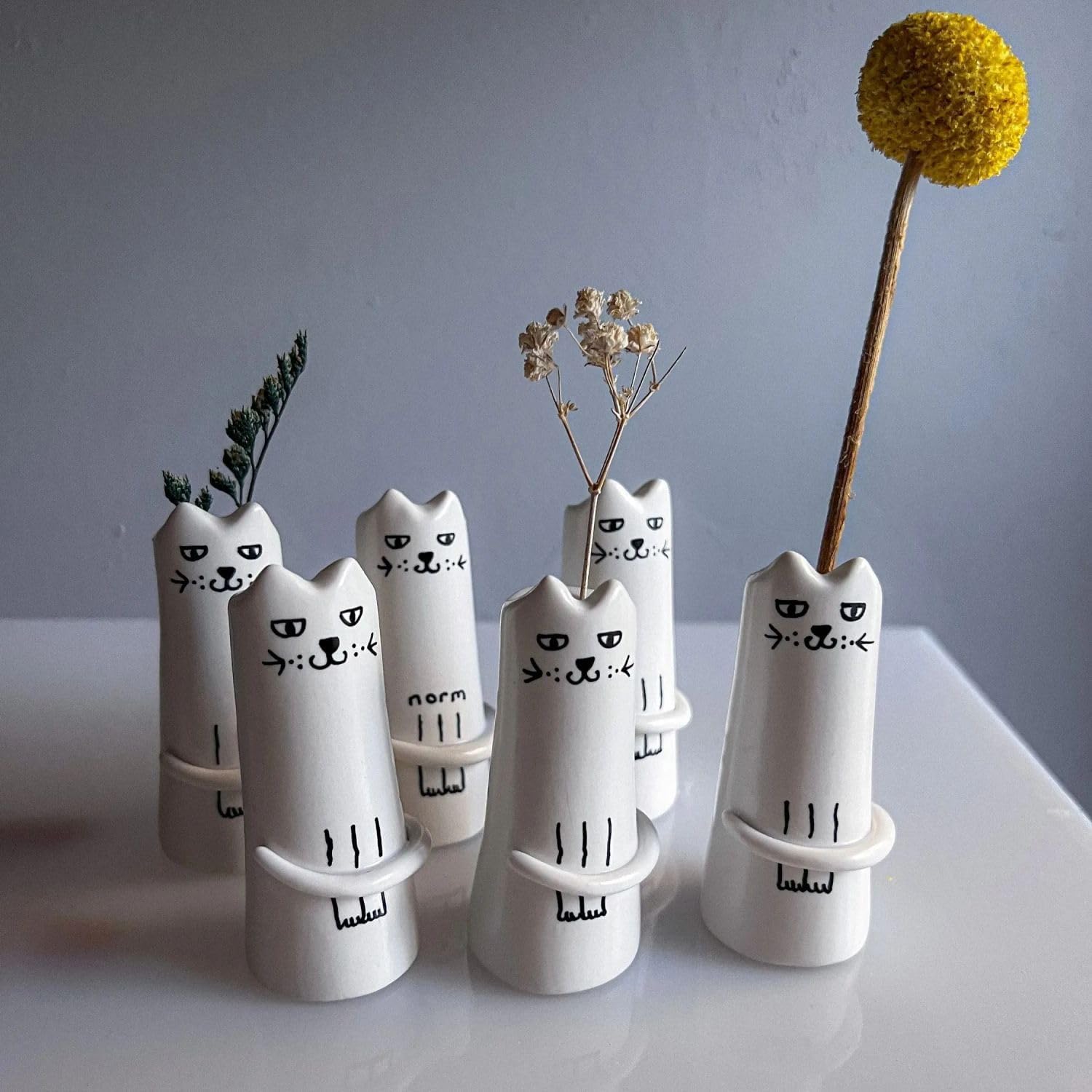 Cat Tiny Vase, Mini Handmade Whiskers Vase, Unique Handpainted Vase Decor, Cat Tiny Modern Vase for Modern Home Decor, Cute Cat Vase Home Decoration, Cat Lover Gift (White,1pc)